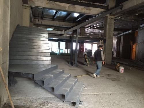 泊头市专业彩钢厂房办公楼浇筑隔层制作 新时代建筑公司