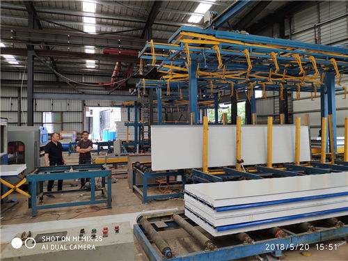 彩钢复合板生产所需的主要机械设备